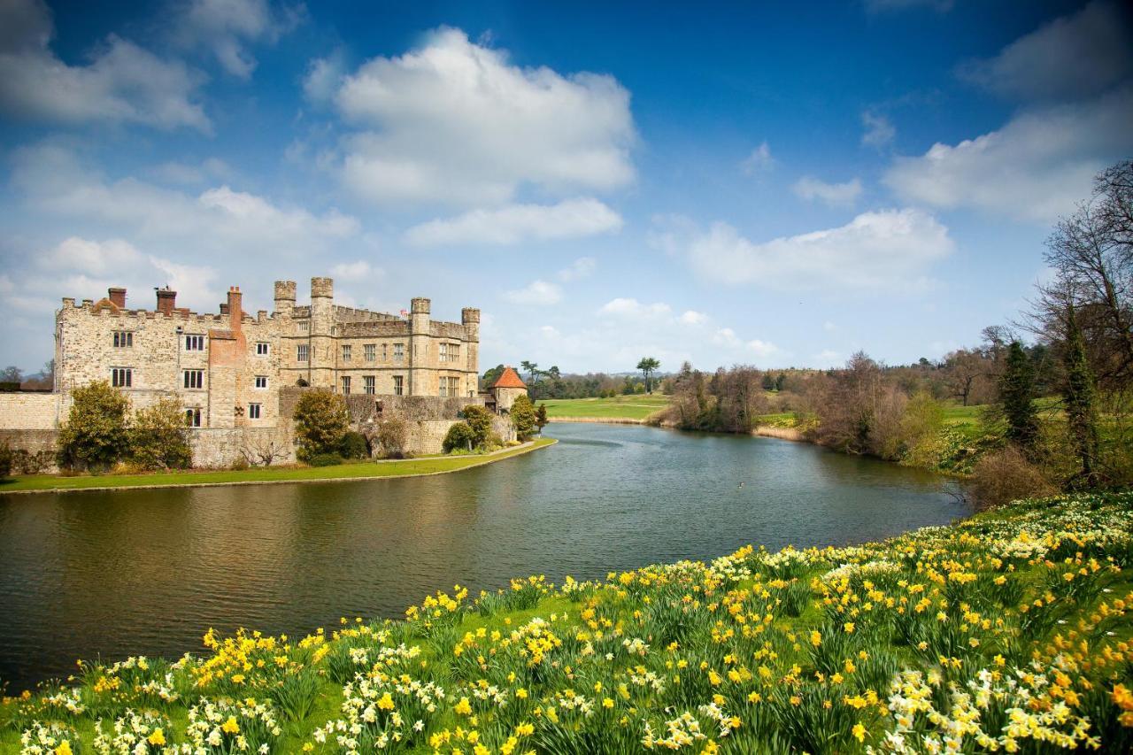 Leeds Castle Maiden'S Tower Bed & Breakfast Maidstone Exterior photo